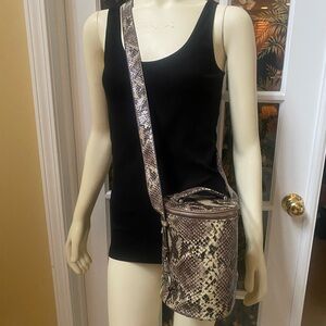 NWT Urban Outfitters Snakeskin Crossbody canister shape Bag w Turquoise lining